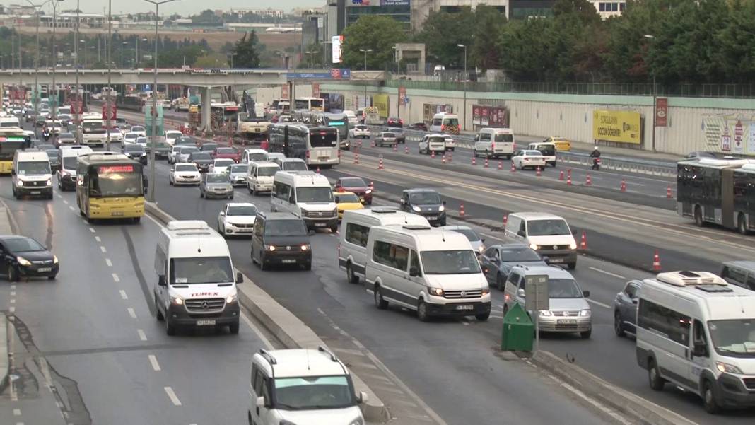 Okullarda uyum haftası başladı: İstanbul'da trafik felç oldu 8